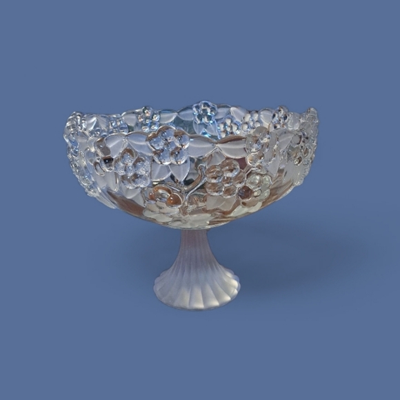 Elegant Glass Pedestal Bowl - Picture 1 of 3